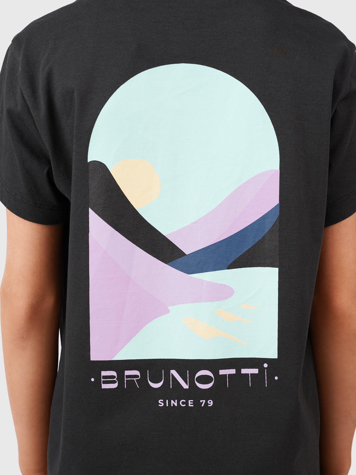 Oval-Mountainy Boys T-shirt | Black