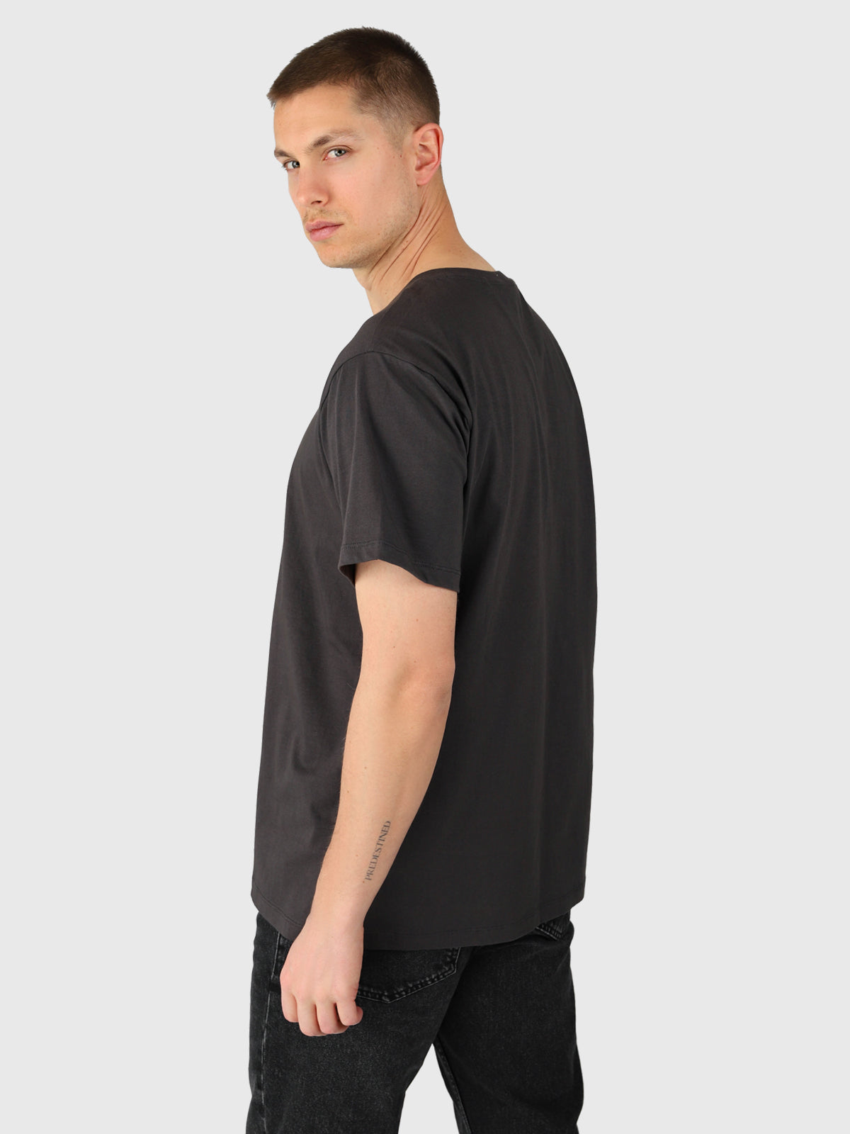 Aron Men T-shirt | Pirate Black