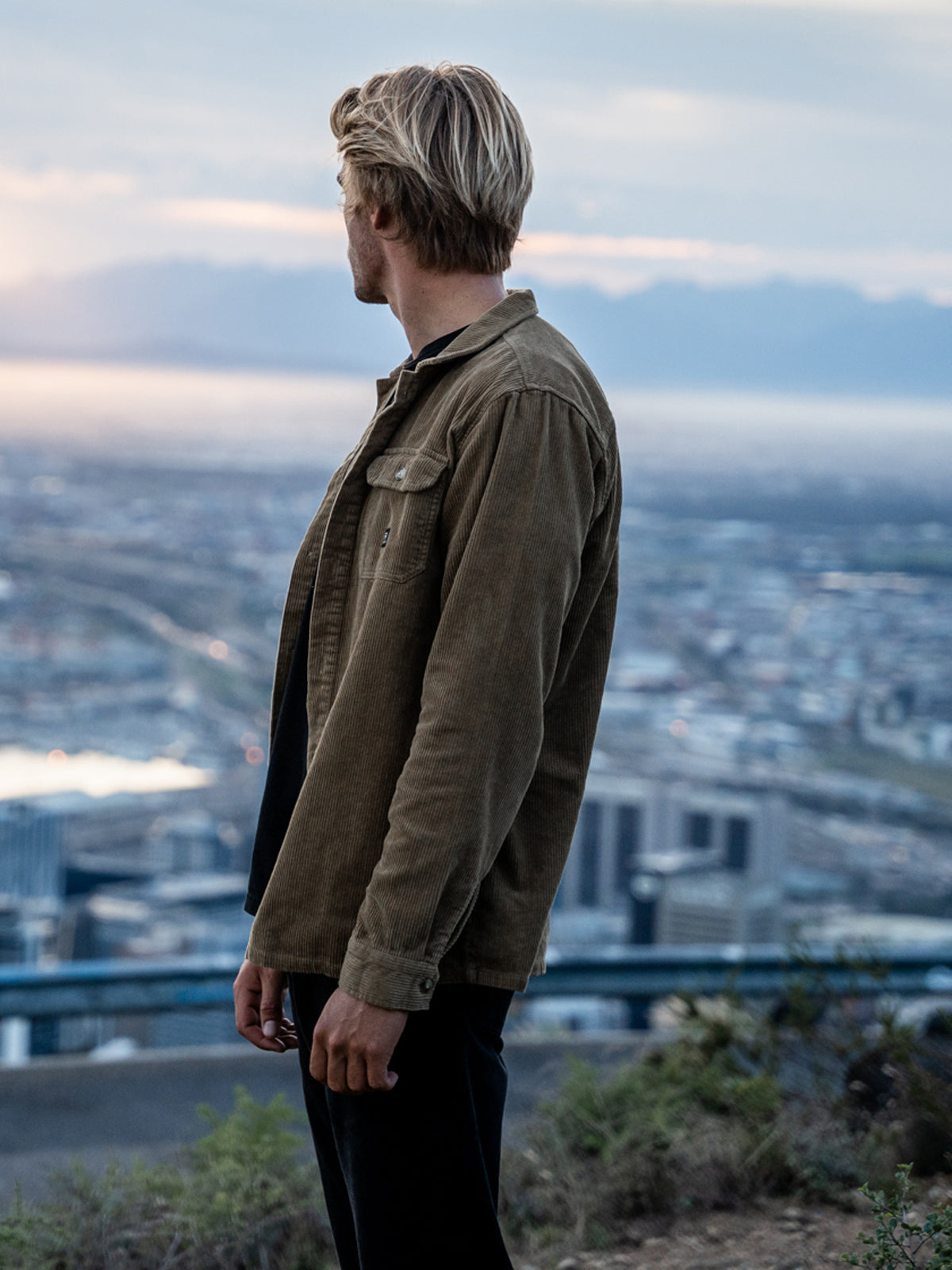 Mitra-R 男士衬衫 | 棕色