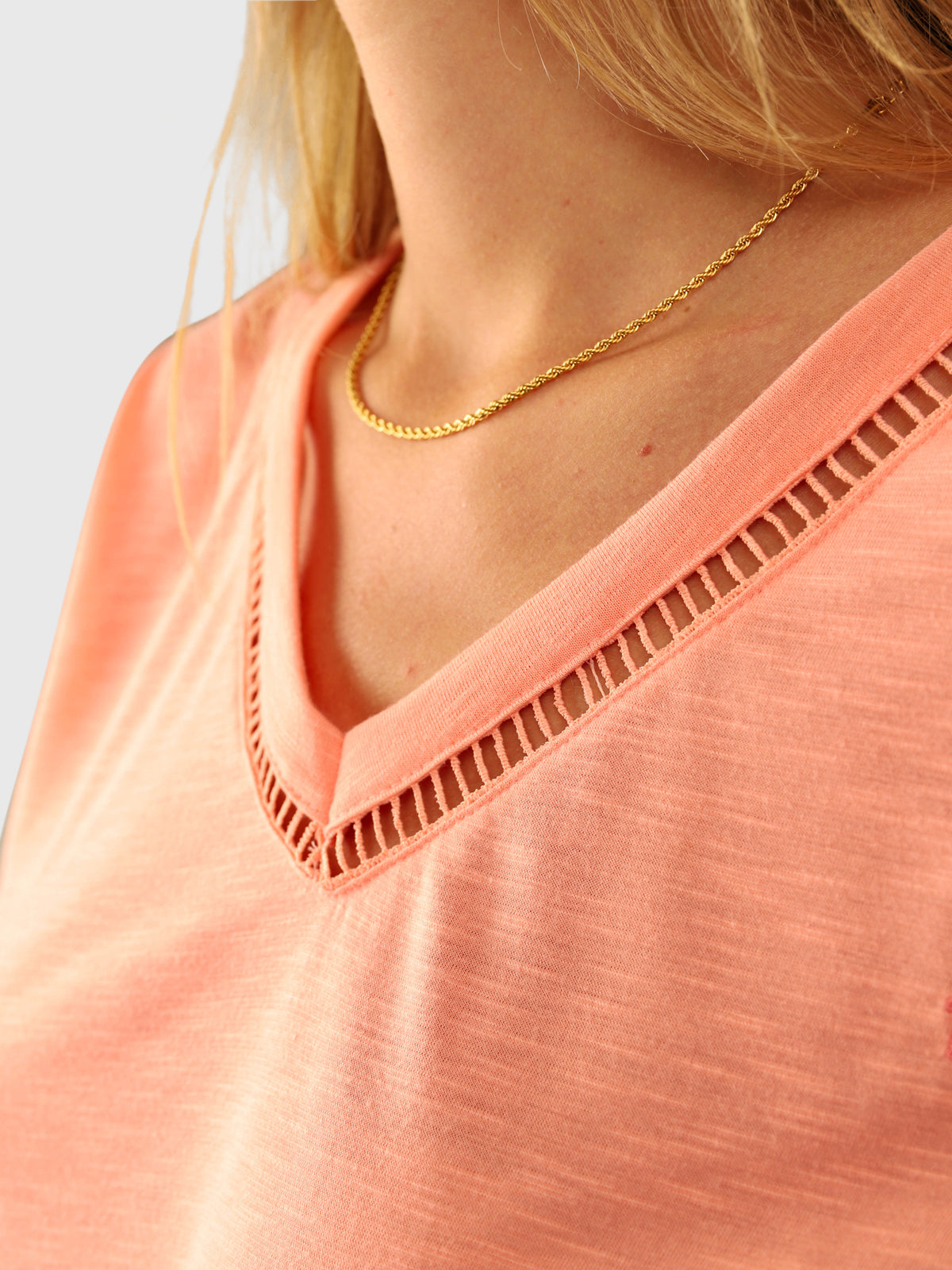 Duya Women T-shirt | Peach