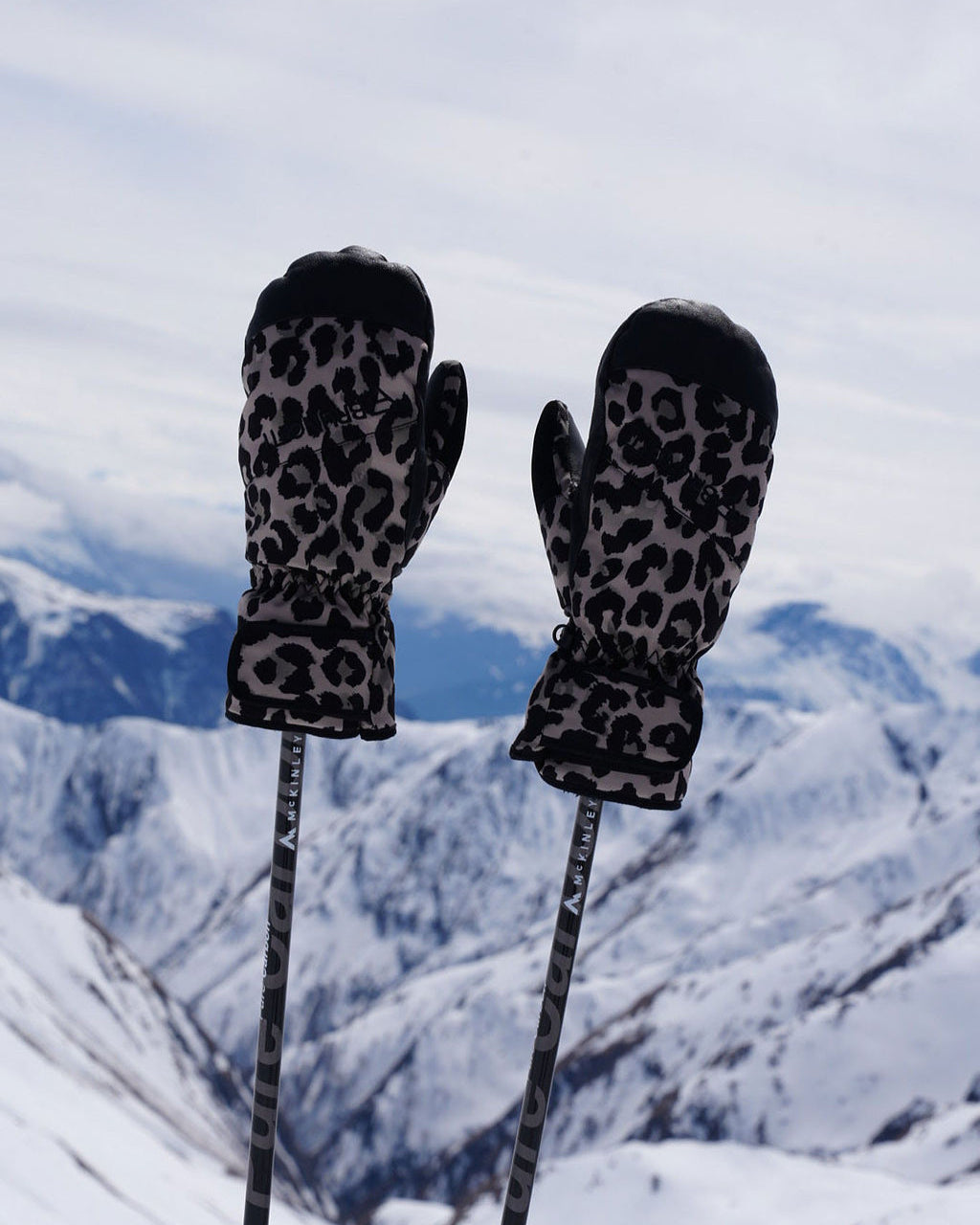 Mittylee-Print Women Snow Gloves | Wild Thing Fungi
